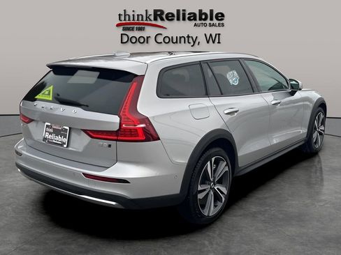 Used 2025 Volvo V60 B5 Cross Country Plus image 5