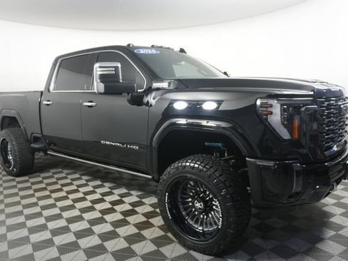Used 2024 GMC Sierra 2500 Denali Ultimate AWD/4WD image 2