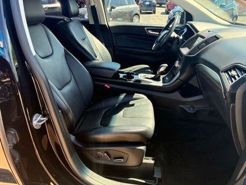 Used 2018 Ford Edge Titanium FWD image 19