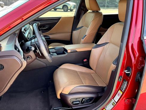 Used 2019 Lexus ES 350 Luxury w/ Accessory Package 2 image 8