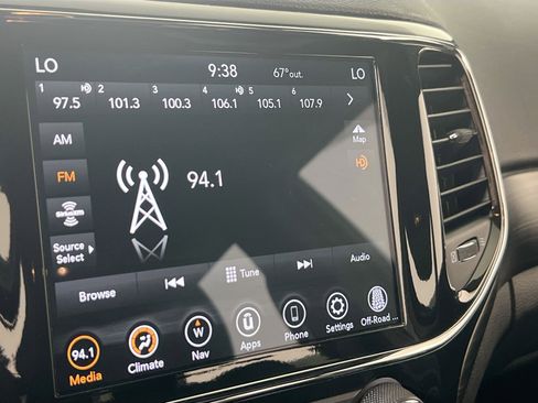 Used 2022 Jeep Grand Cherokee Laredo E image 15