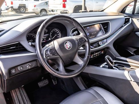 Used 2020 Buick Enclave Essence image 9