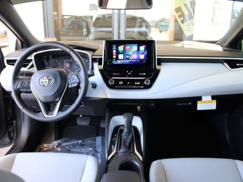 Used 2026 Toyota Corolla SE FWD image 2