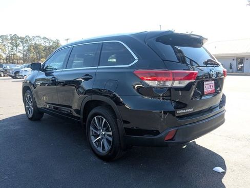 Used 2017 Toyota Highlander XLE image 6