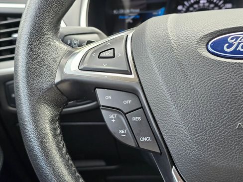 Used 2019 Ford Edge SEL AWD/4WD image 16