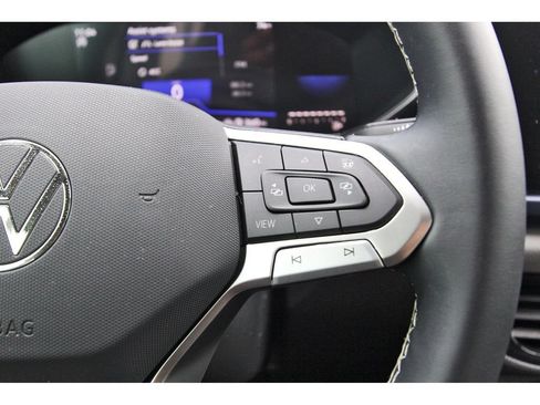 Used 2023 Volkswagen Taos SE FWD image 19