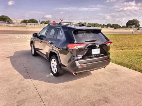 Used 2020 Toyota RAV4 XLE FWD image 5