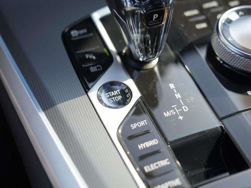 Certified 2022 BMW X5 xDrive45e w/ Executive Package image 25