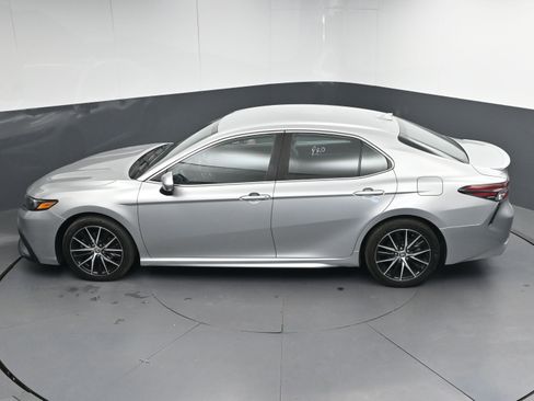 Used 2021 Toyota Camry SE image 36