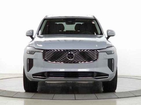 Certified 2025 Volvo XC90 B6 Plus image 2