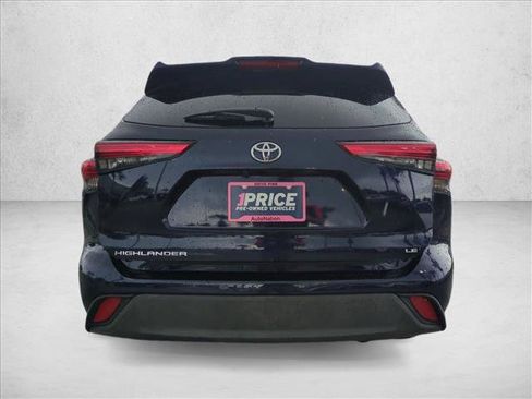 Used 2021 Toyota Highlander LE FWD image 7