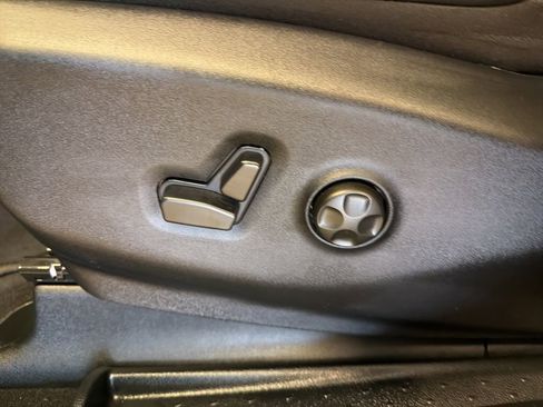 Used 2026 Chrysler Pacifica Select image 21