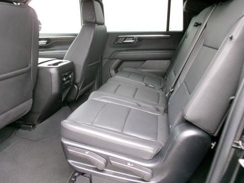 Used 2025 Chevrolet Suburban Z71 AWD/4WD image 9