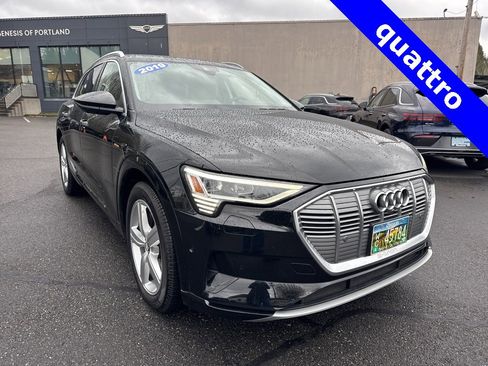 Used 2019 Audi e-tron Prestige w/ Prestige Package image 1