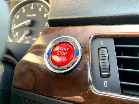 Used 2010 BMW 328i Convertible image 27