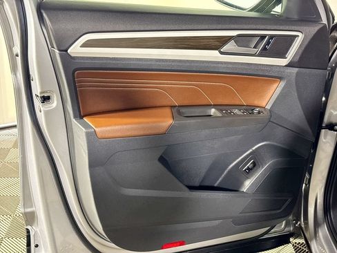 Used 2022 Volkswagen Atlas SE w/ Panoramic Sunroof Package AWD/4WD image 11
