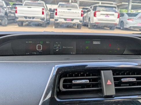 Used 2021 Toyota Prius LE FWD image 11