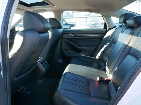 Used 2018 Honda Accord Touring image 12