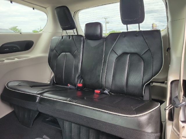 Used 2022 Chrysler Pacifica Limited w/ Uconnect Theater Family Group AWD/4WD image 11