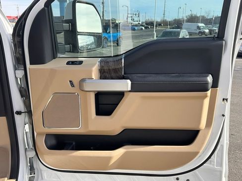 Used 2017 Ford F250 Lariat w/ Lariat Value Package image 22