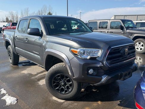 Used 2019 Toyota Tacoma SR5 image 3