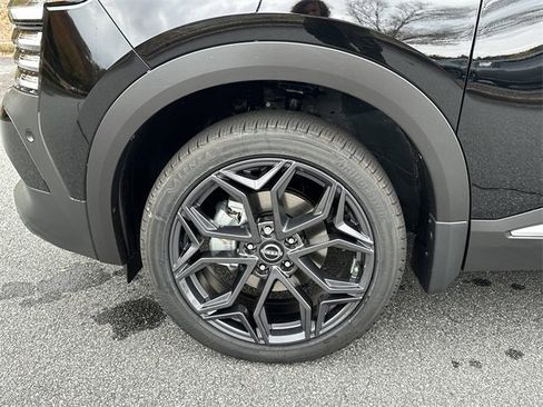 New 2026 Nissan Kicks SR image 12