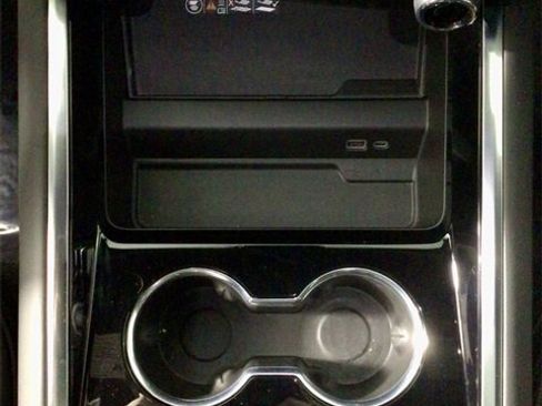 Used 2025 Chevrolet Suburban High Country image 26