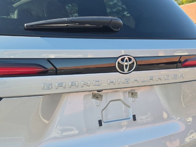 Certified 2025 Toyota Grand Highlander AWD Hybrid image 28