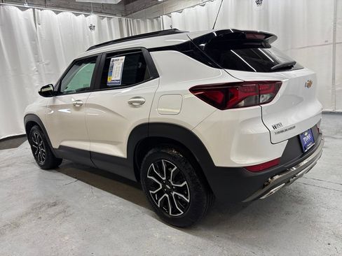 Used 2023 Chevrolet TrailBlazer ACTIV w/ Sun and Liftgate Package image 3