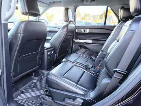 Used 2022 Ford Explorer XLT w/ Equipment Group 202A image 16