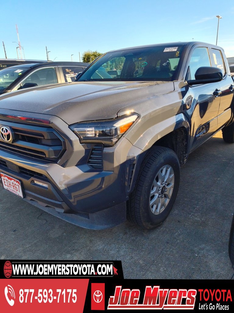 Used 2025 Toyota Tacoma SR5 AWD/4WD image 1