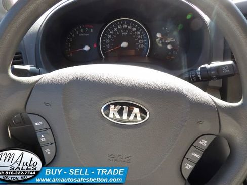 Used 2014 Kia Sedona LX image 10