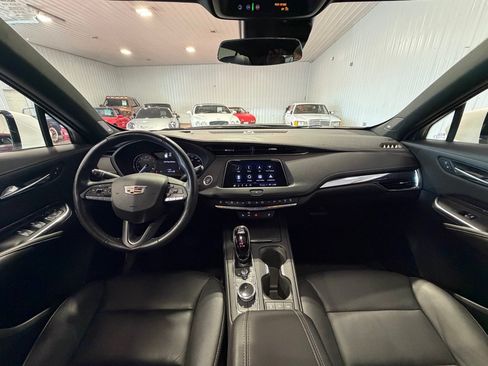 Used 2023 Cadillac XT4 Luxury w/ Cold Weather Package AWD/4WD image 29