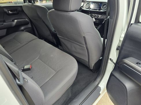 Used 2018 Toyota Tacoma TRD Off-Road image 35