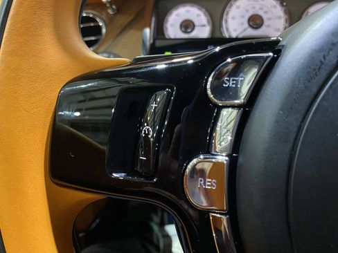 Used 2021 Rolls-Royce Dawn RWD image 13