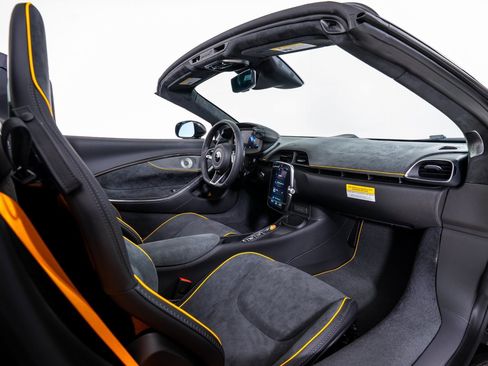 Used 2025 McLaren Artura Spider image 24