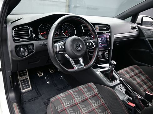 Used 2018 Volkswagen GTI SE FWD image 12