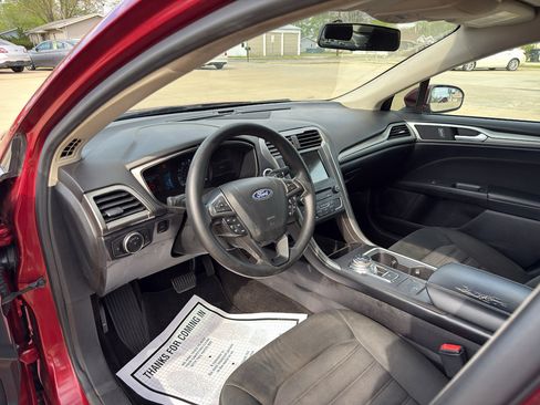 Used 2018 Ford Fusion SE w/ Fusion SE Technology Package image 7