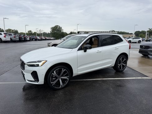 Used 2024 Volvo XC60 B5 Ultimate w/ Protection Package Premier AWD/4WD image 6