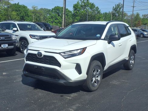 Certified 2025 Toyota RAV4 LE AWD/4WD image 28