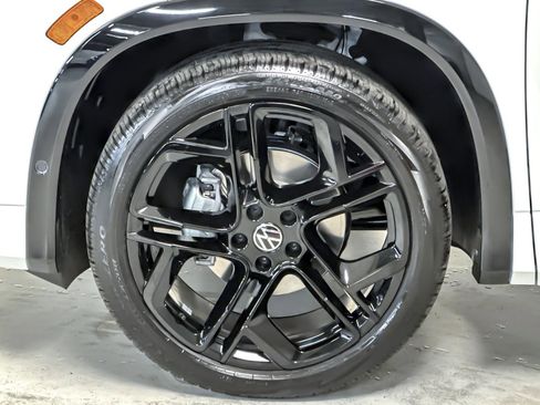 New 2026 Volkswagen Tiguan SE R-Line image 24