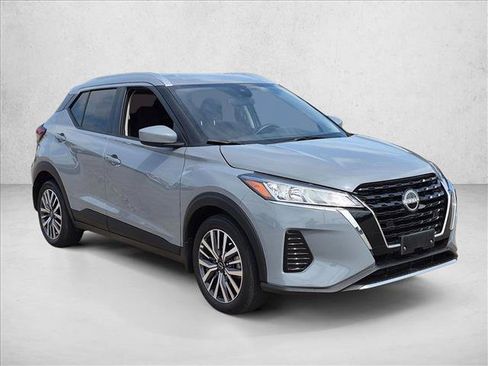Used 2024 Nissan Kicks SV FWD image 3