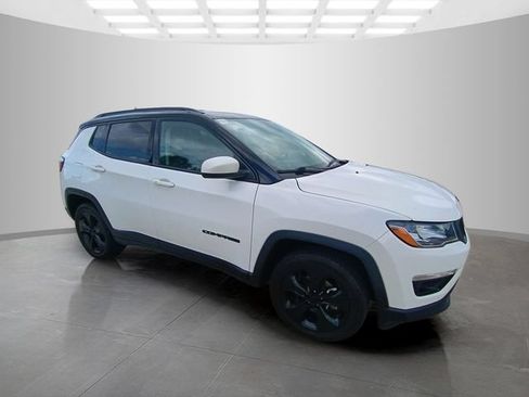 Used 2019 Jeep Compass Latitude AWD/4WD image 2