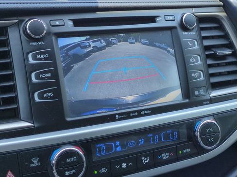 Used 2016 Toyota Highlander XLE FWD image 24