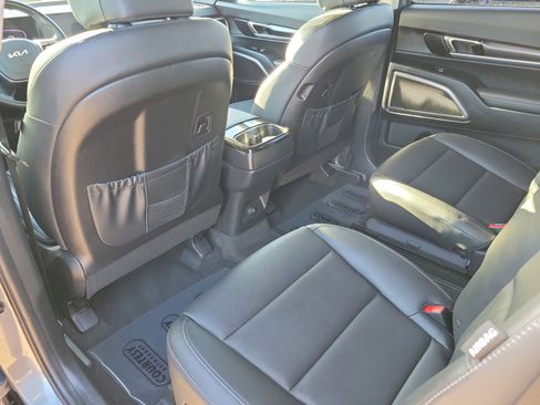 Used 2024 Kia Telluride S image 12