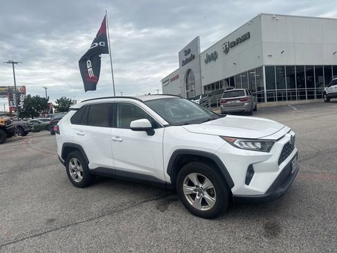 Used 2020 Toyota RAV4 XLE FWD image 10