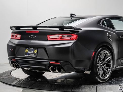 Used 2018 Chevrolet Camaro ZL1 RWD image 19