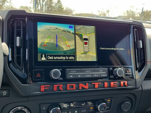 Used 2025 Nissan Frontier PRO-4X w/ Pro Premium Package image 25