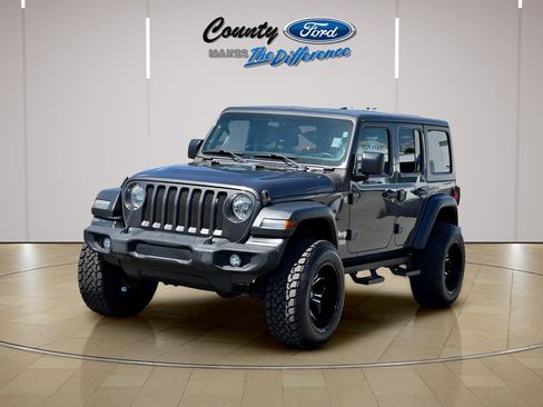 Used 2018 Jeep Wrangler Unlimited Sport S AWD/4WD image 2