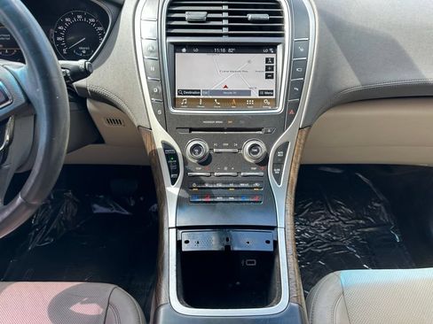 Used 2016 Lincoln MKX Reserve w/ Technology Package FWD image 32